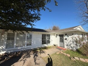 8415 Glen Regal Dr in Dallas, TX - Building Photo - Building Photo