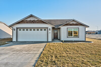 The Village at Riverbend in Spokane Valley, WA - Foto de edificio - Building Photo