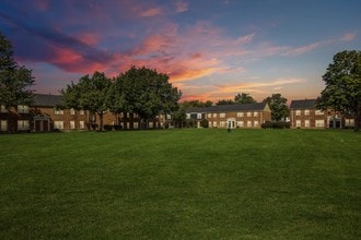 Williamsburg of Cincinnati in Cincinnati, OH - Building Photo - Building Photo