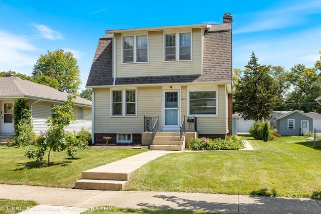 property at 826 N Center St