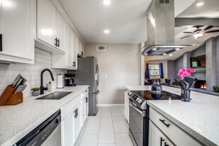 831 Loganwood Ave in Richardson, TX - Building Photo