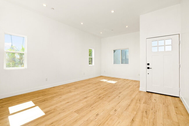 3420 12th Ave in Los Angeles, CA - Building Photo - Building Photo