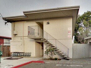 337 Schafer Rd-Unit -1 in Hayward, CA - Building Photo - Building Photo