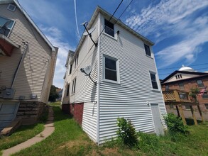 2214 W 3rd St in Duluth, MN - Building Photo - Building Photo