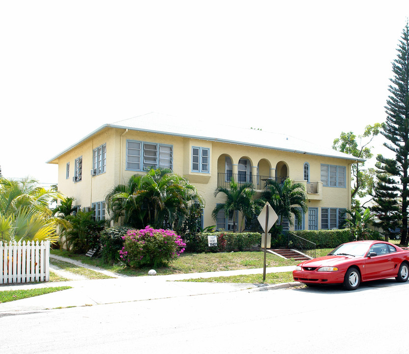 1512 Harrison St in Hollywood, FL - Building Photo