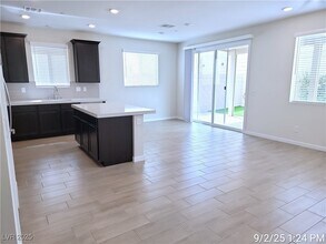 8621 Faxom St in Las Vegas, NV - Building Photo - Building Photo