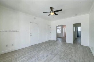 610 12th St, Unit 5 in Miami Beach, FL - Building Photo - Building Photo