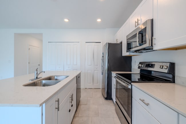 14310 Oviedo Pl in Ft. Myers, FL - Foto de edificio - Building Photo