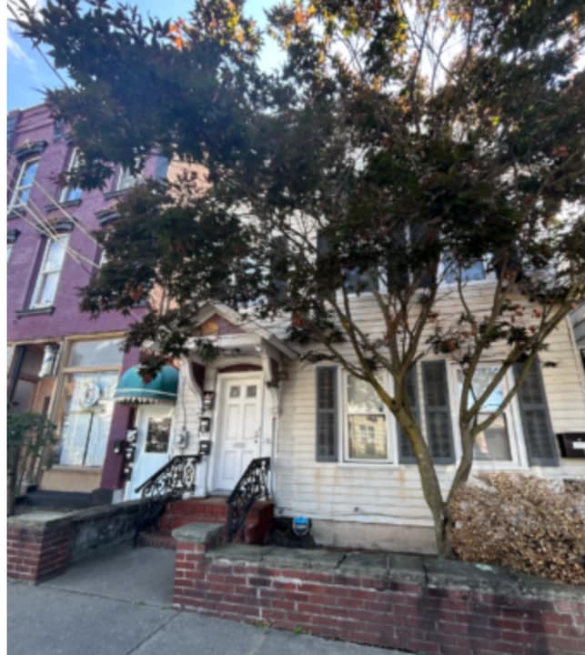 136 Front St, Unit 2 and 3 in Binghamton, NY - Building Photo