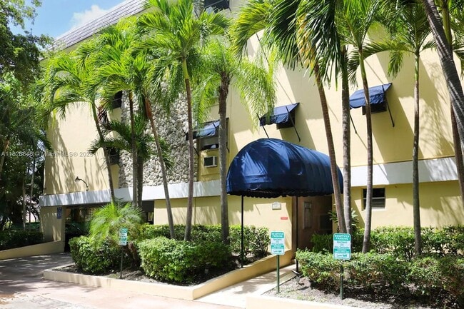 427 Santander Ave in Coral Gables, FL - Building Photo - Building Photo