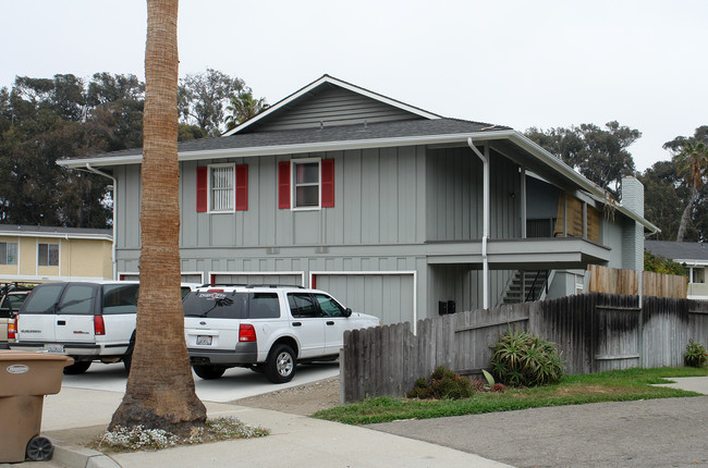 912-914 Sandpiper Ct in Ventura, CA - Foto de edificio - Building Photo