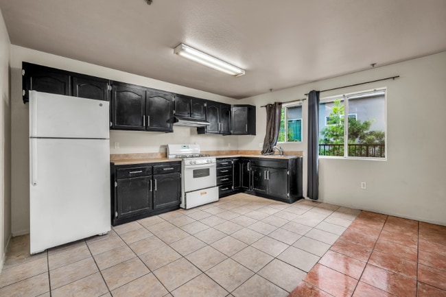 5231 Huntington Dr in Los Angeles, CA - Building Photo - Building Photo