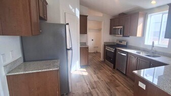 543 N Lamb Blvd in Las Vegas, NV - Building Photo