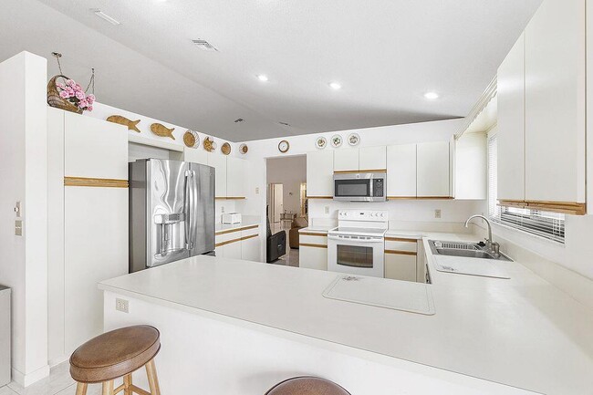 9525 El Clair Ranch Rd in Boynton Beach, FL - Building Photo - Building Photo