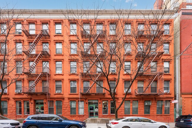 266 W 123rd St in New York, NY - Building Photo - Building Photo