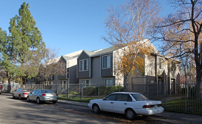 Kensington House Apartments in Sacramento, CA - Foto de edificio - Building Photo