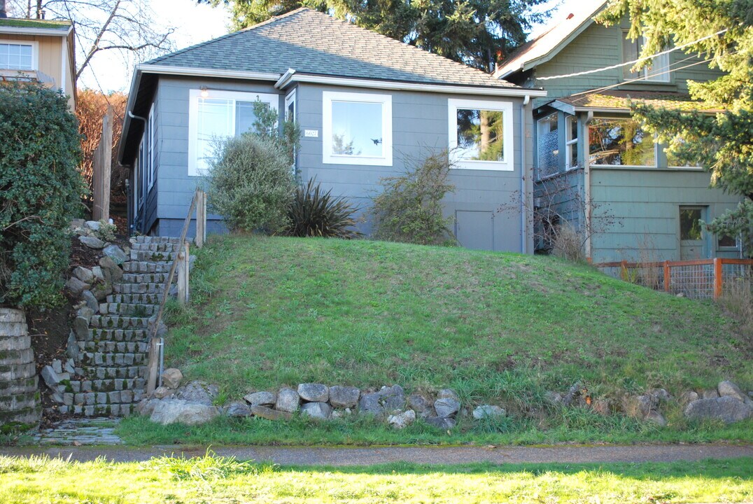 6027 6th Ave NE in Seattle, WA - Foto de edificio