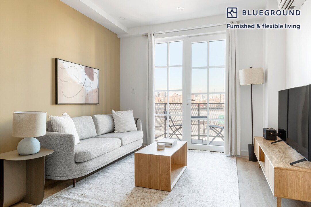 251 Front St in Brooklyn, NY - Building Photo