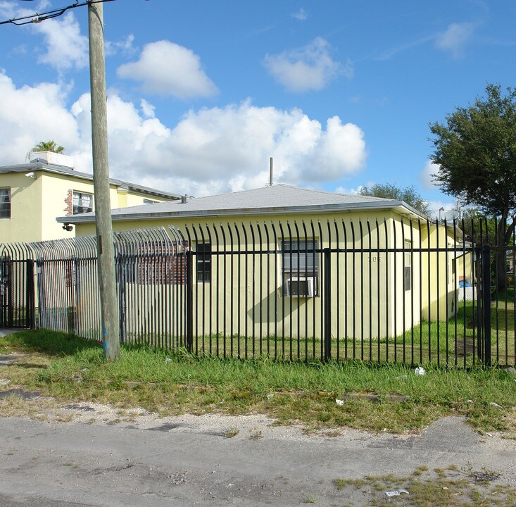 705 NE 85th St in Miami, FL - Building Photo