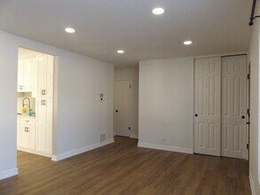 2203 South St in Rolling Meadows, IL - Foto de edificio - Building Photo