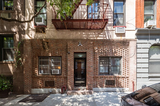 29 Jones St in New York, NY - Building Photo - Building Photo