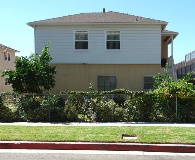 2324 Mira Vista Ave in Montrose, CA - Building Photo - Building Photo