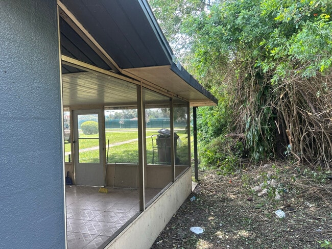 421 E Sessoms Ave, Unit 1 in Lake Wales, FL - Building Photo - Building Photo