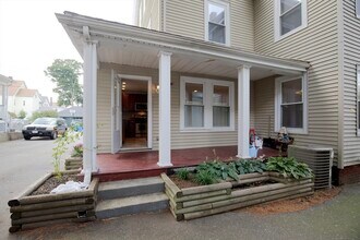 115 Taylor St in Waltham, MA - Building Photo - Building Photo