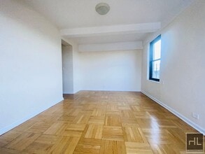 GRAND CONCOURSE in Bronx, NY - Building Photo - Building Photo