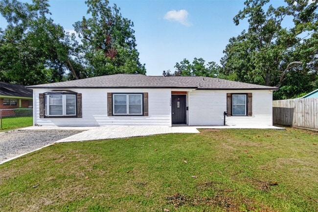 property at 1308 W Dumble St