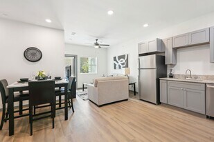 The Vues Apartments in Dallas, TX - Building Photo