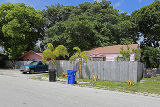 1405-1409 NE 5th Ter in Fort Lauderdale, FL - Foto de edificio - Building Photo