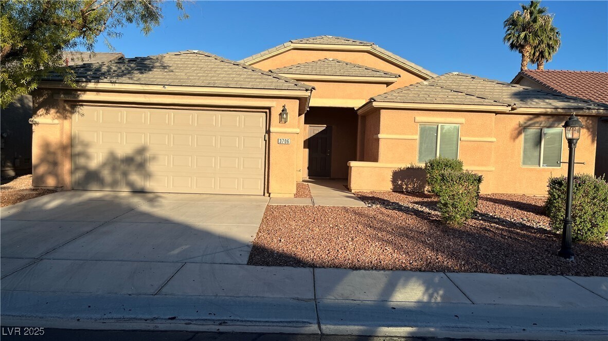 3706 Greenfield Lakes St in Las Vegas, NV - Building Photo
