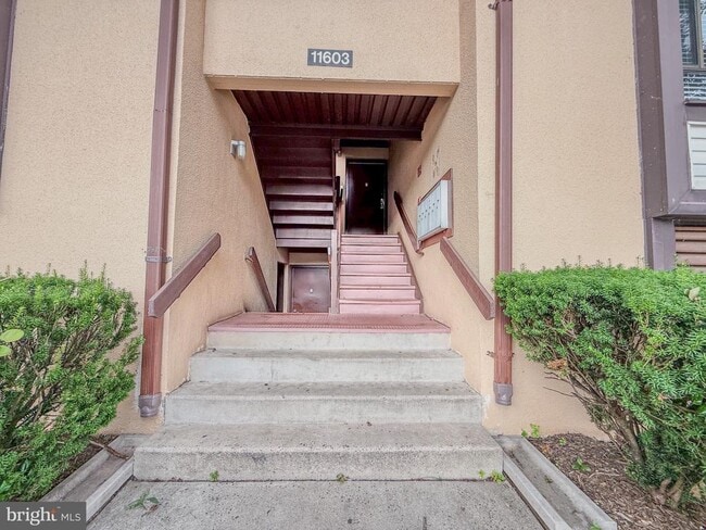 property at 11603 Stoneview Square