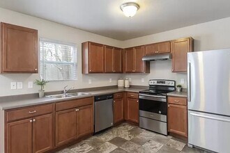 1039 Broken Ridge Dr in Lansing, MI - Building Photo - Building Photo