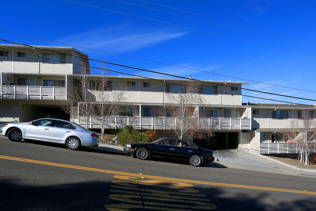 2760 Melendy Dr in San Carlos, CA - Foto de edificio - Building Photo