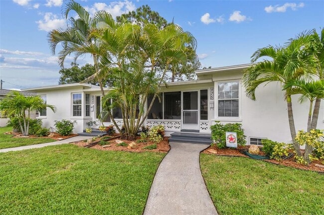 275 Mateo Way NE in St. Petersburg, FL - Building Photo - Building Photo