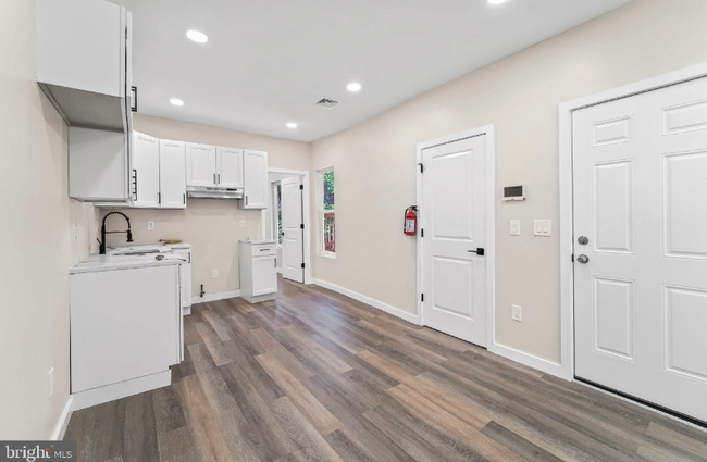 335 Spring St in Trenton, NJ - Foto de edificio - Building Photo