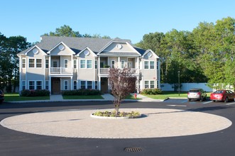 Cypress Way Condominiums in Islip Terrace, NY - Building Photo - Building Photo