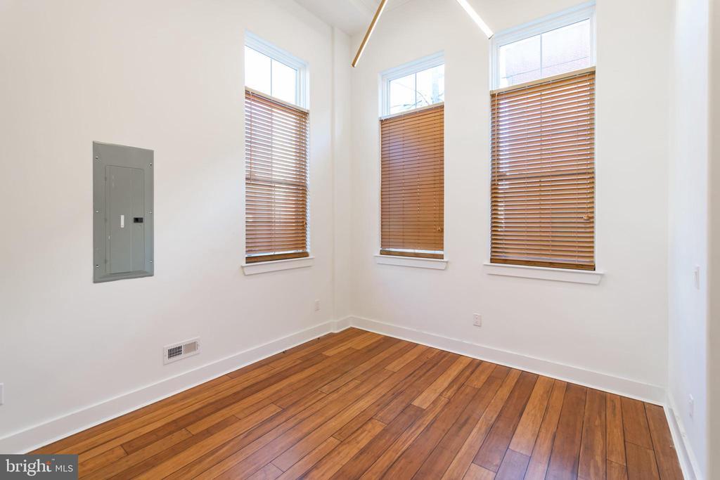 601 McClellan St in Philadelphia, PA - Building Photo