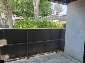 1379 Caminito Gabaldon, Unit E in San Diego, CA - Building Photo - Building Photo