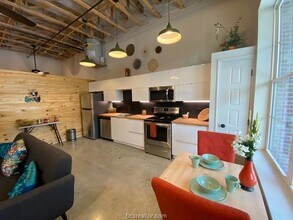 305 W 27th St in Bryan, TX - Building Photo - Building Photo