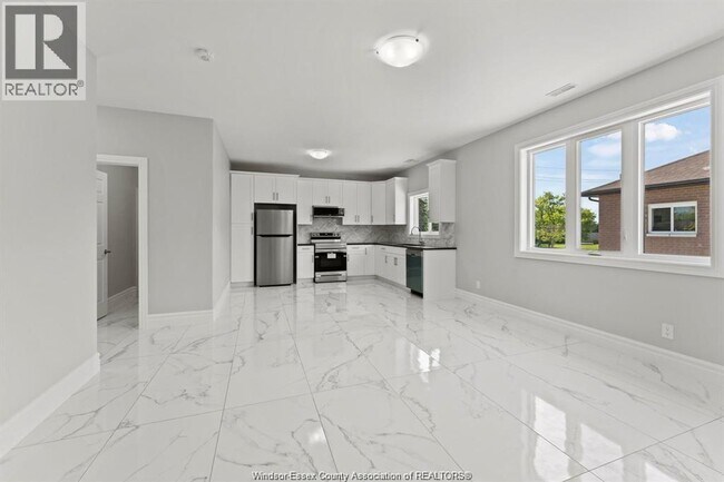 2280 Daytona Ave in Windsor, ON - Building Photo - Building Photo