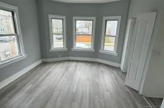 657 Maple St, Unit 3 in Bridgeport, CT - Building Photo - Building Photo