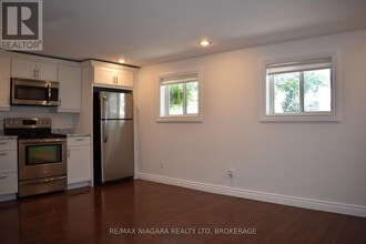 34 Barry St in St Catharines, ON - Building Photo - Building Photo