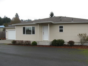 Madlen Court Apartments/Self Storage Complex in Chehalis, WA - Building Photo - Other