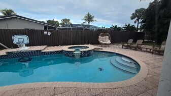 5700 NE 20th Ave in Fort Lauderdale, FL - Building Photo