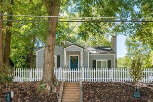 937 Lawton St SW in Atlanta, GA - Building Photo