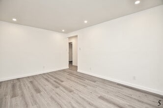 6395 R. Villeneuve in Montréal, QC - Building Photo - Building Photo