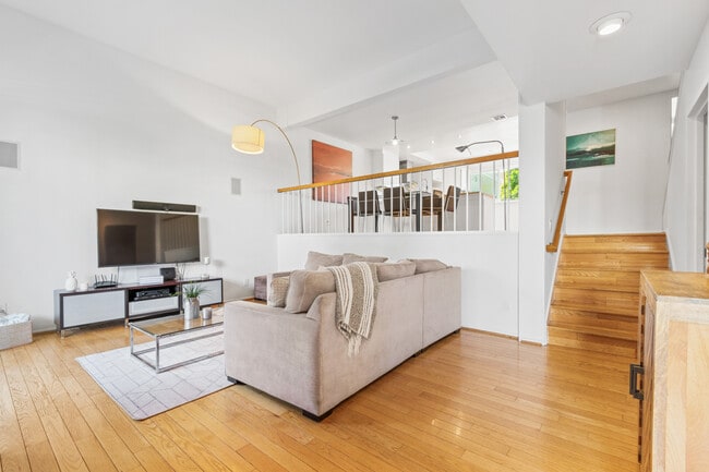 4725 La Villa Marina, Unit B in Marina Del Rey, CA - Building Photo - Building Photo